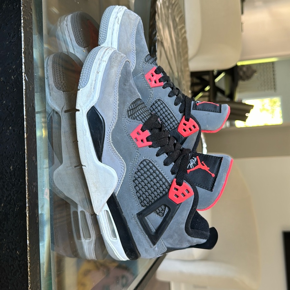 Infrared Jordan 4 size grade school 6